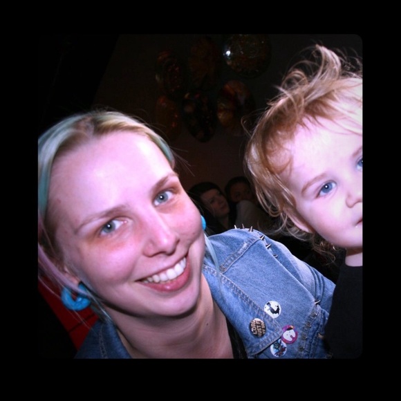 🛍️ Like for Live Notification 📣 - Picture 2 of 3